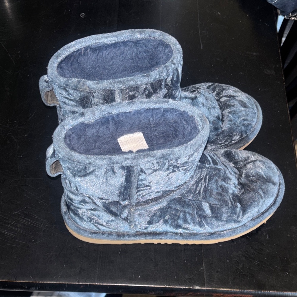UGG Kids Crushed Blue Plush Velvet Cozy Winter Mini Boots Size 4